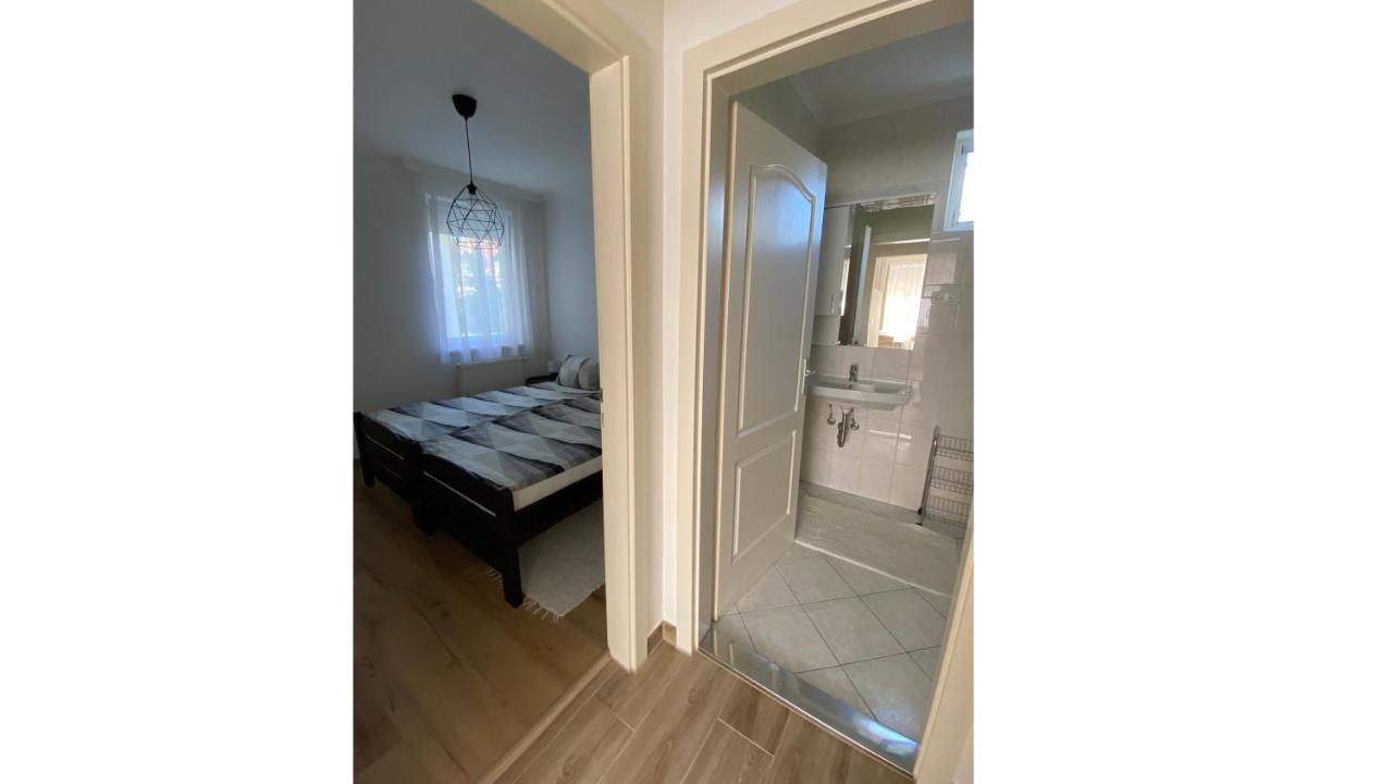 Andrea Apartmanok 2 Хайдусобосло Экстерьер фото