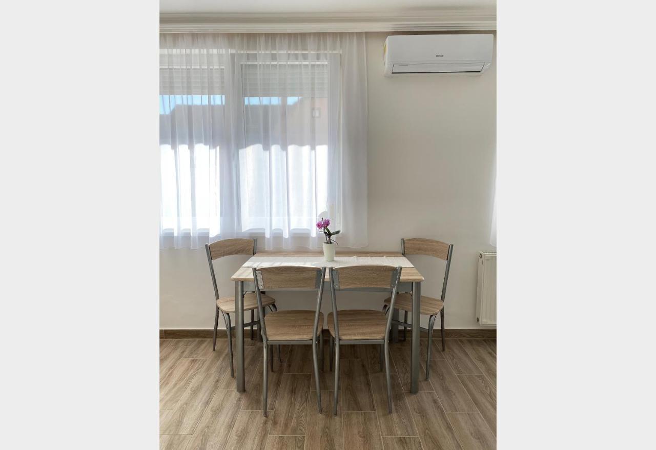 Andrea Apartmanok 2 Хайдусобосло Экстерьер фото