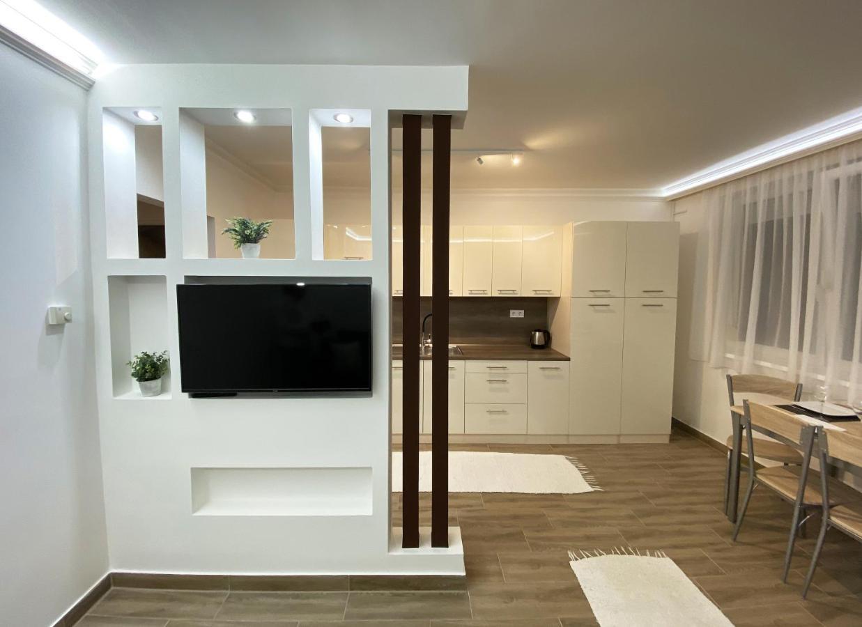 Andrea Apartmanok 2 Хайдусобосло Экстерьер фото