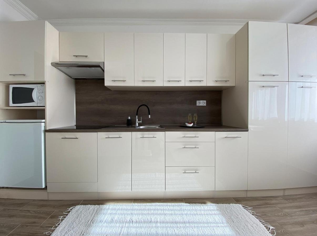 Andrea Apartmanok 2 Хайдусобосло Экстерьер фото