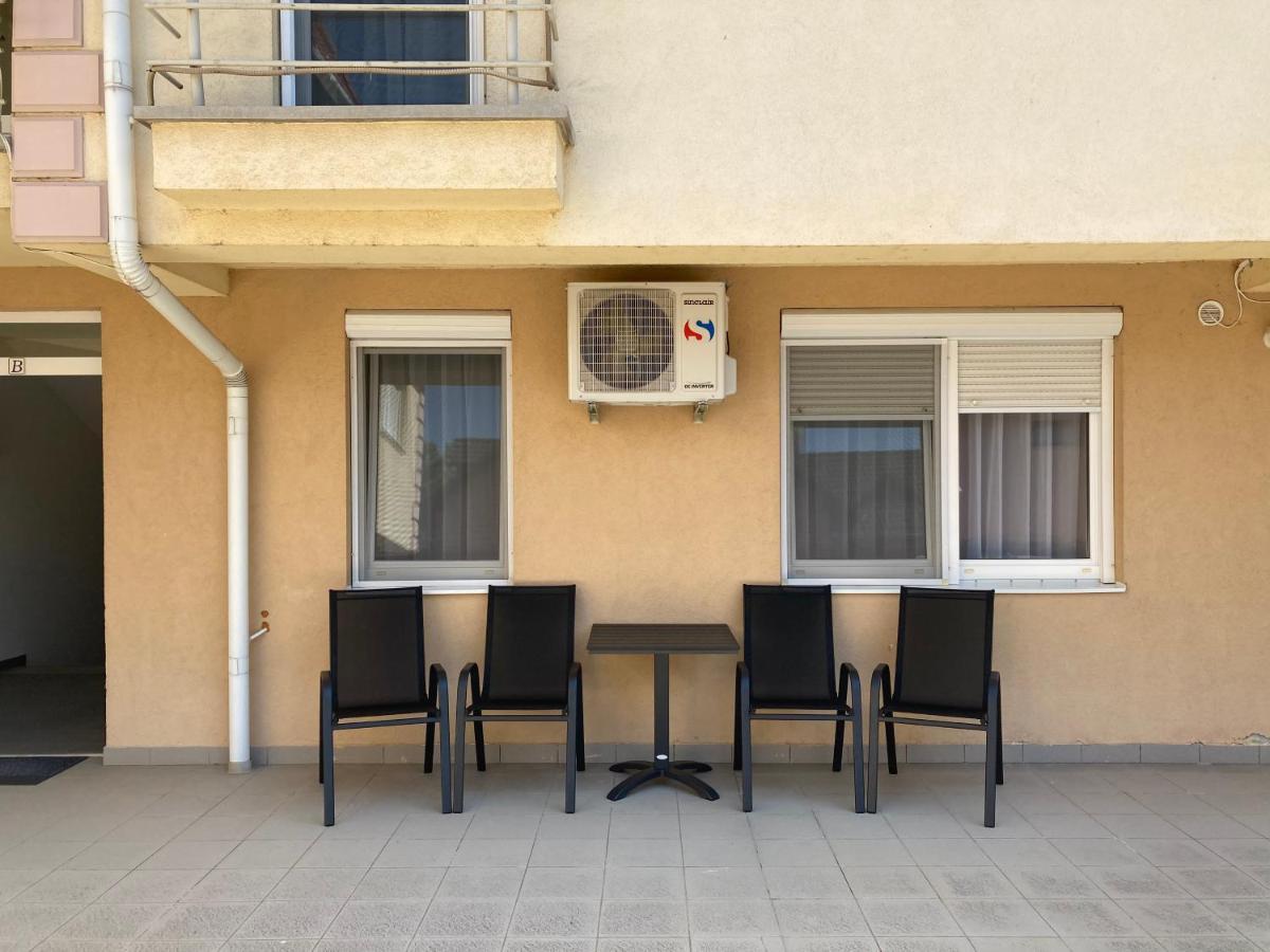 Andrea Apartmanok 2 Хайдусобосло Экстерьер фото